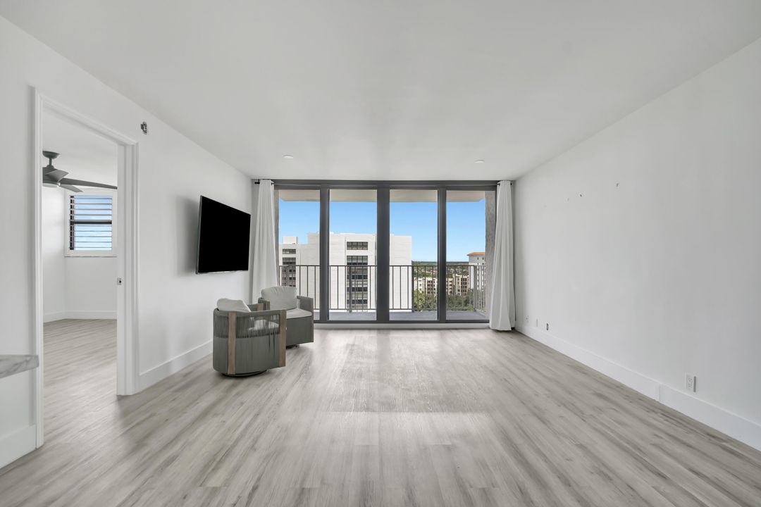 Active With Contract: $384,999 (2 beds, 2 baths, 1143 Square Feet)