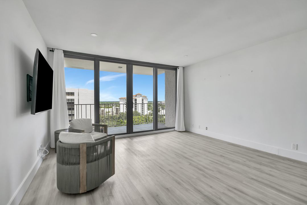 Active With Contract: $384,999 (2 beds, 2 baths, 1143 Square Feet)