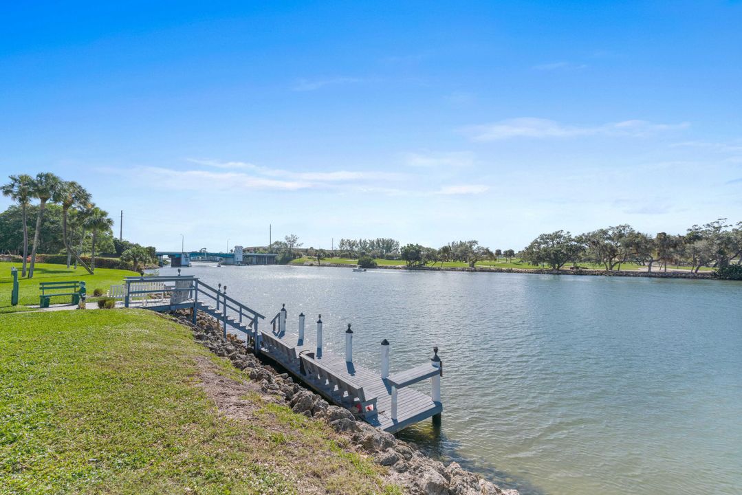 Active With Contract: $384,999 (2 beds, 2 baths, 1143 Square Feet)