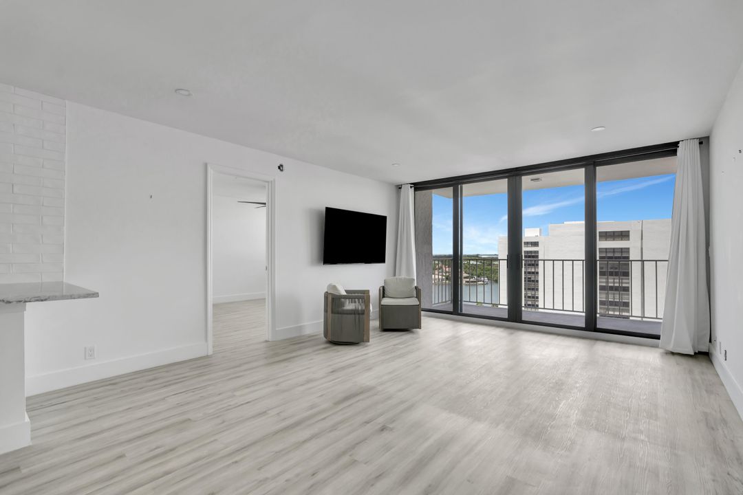 Active With Contract: $384,999 (2 beds, 2 baths, 1143 Square Feet)