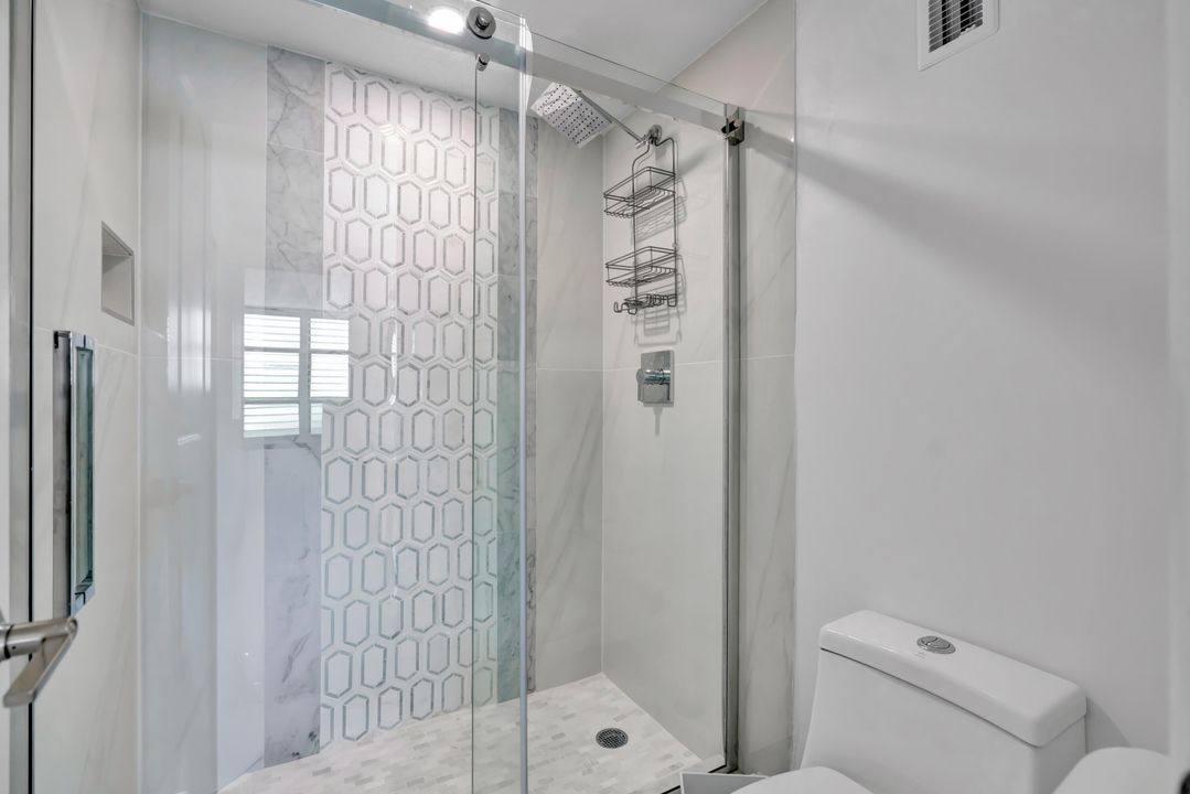 Active With Contract: $384,999 (2 beds, 2 baths, 1143 Square Feet)