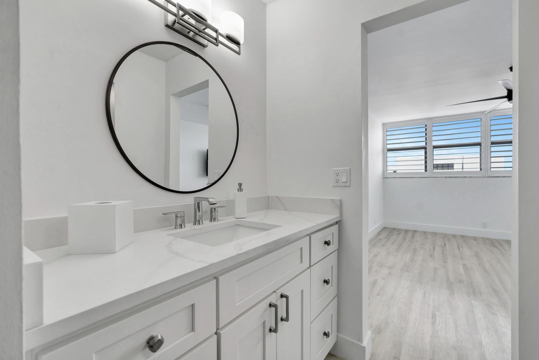 Active With Contract: $384,999 (2 beds, 2 baths, 1143 Square Feet)