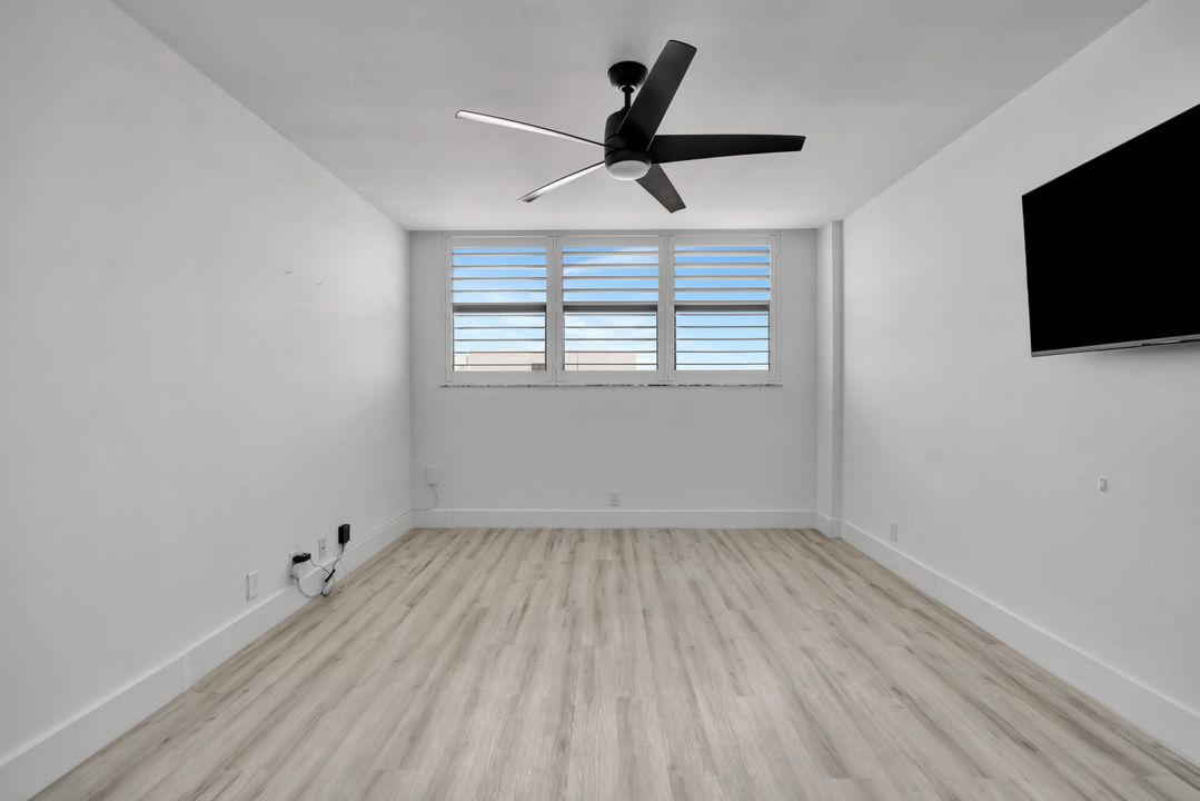 Active With Contract: $384,999 (2 beds, 2 baths, 1143 Square Feet)