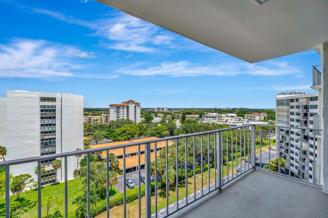 Active With Contract: $384,999 (2 beds, 2 baths, 1143 Square Feet)