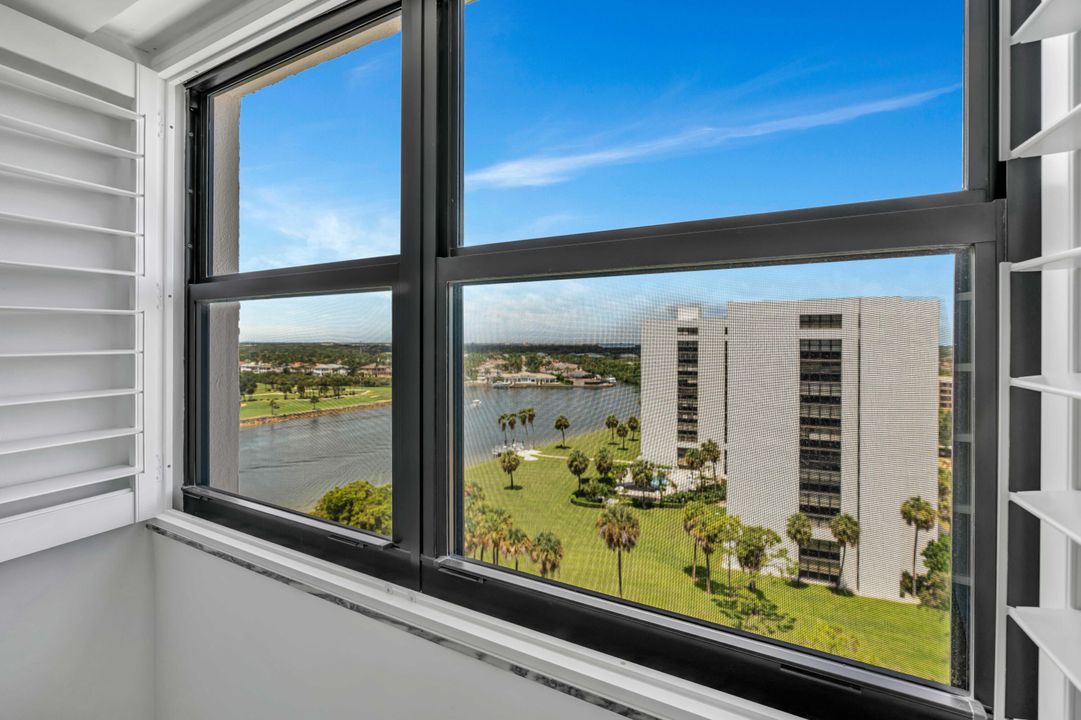 Active With Contract: $384,999 (2 beds, 2 baths, 1143 Square Feet)