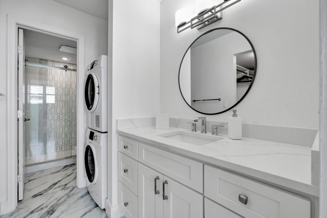 Active With Contract: $384,999 (2 beds, 2 baths, 1143 Square Feet)