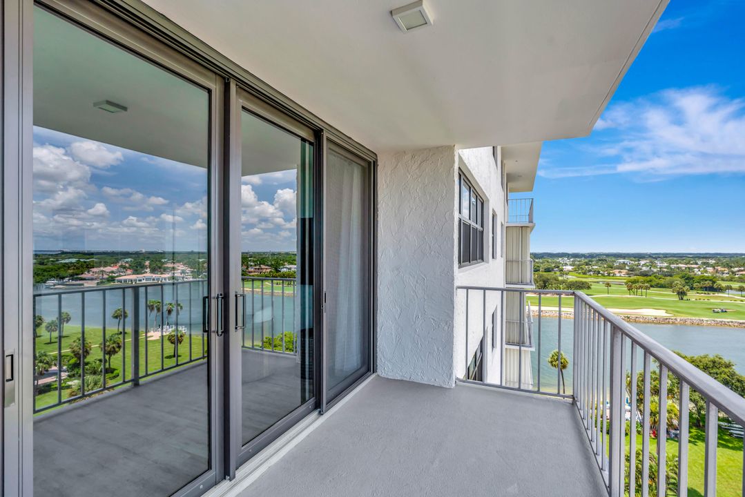 Active With Contract: $384,999 (2 beds, 2 baths, 1143 Square Feet)