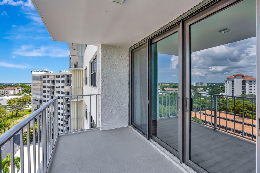 Active With Contract: $384,999 (2 beds, 2 baths, 1143 Square Feet)