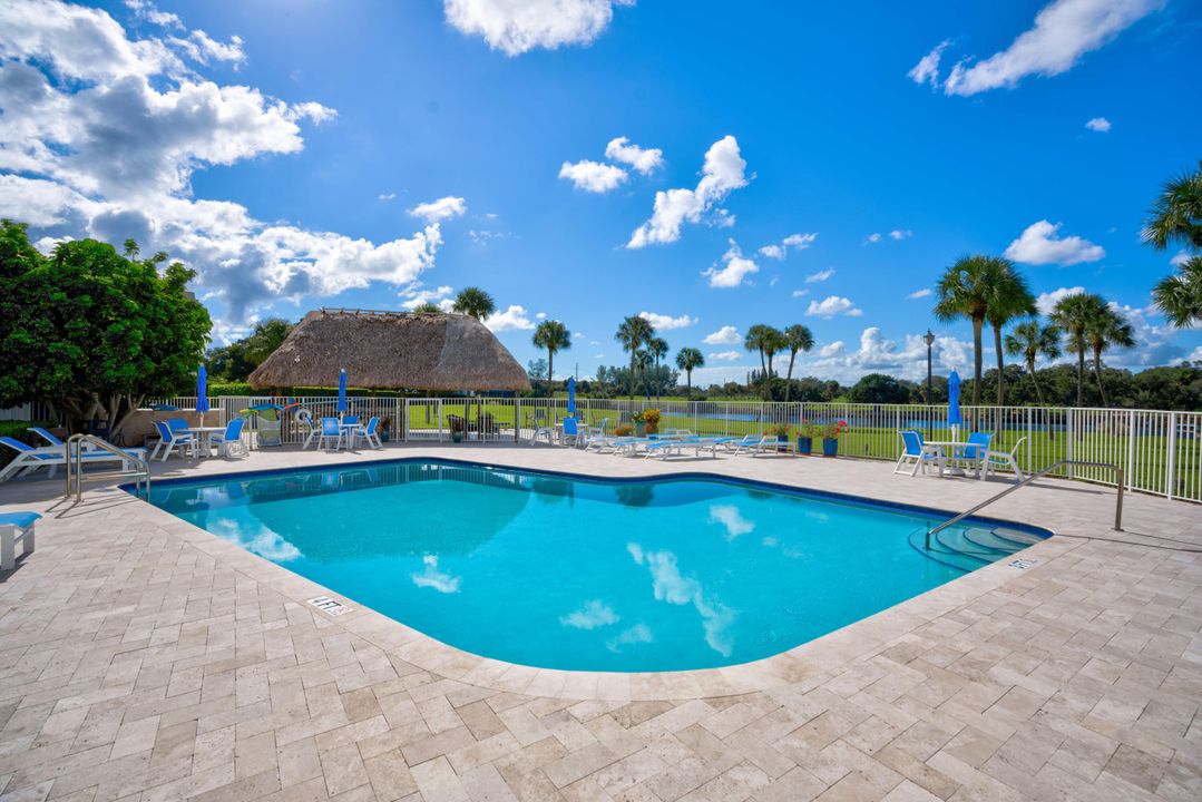 Active With Contract: $384,999 (2 beds, 2 baths, 1143 Square Feet)