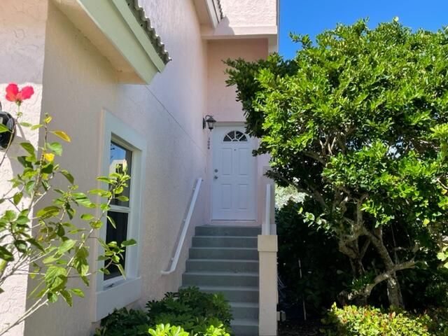 Active With Contract: $6,800 (2 beds, 2 baths, 1346 Square Feet)