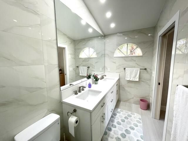 Active With Contract: $6,800 (2 beds, 2 baths, 1346 Square Feet)