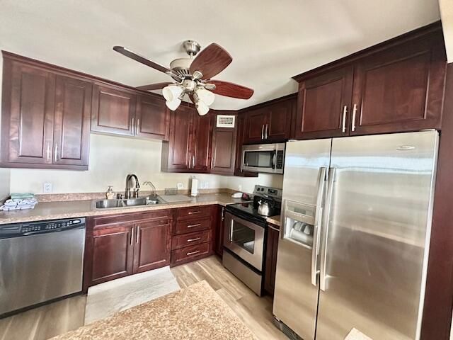 合同活跃: $119,000 (2 贝兹, 2 浴室, 916 平方英尺)