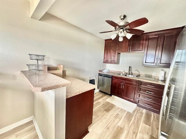 合同活跃: $119,000 (2 贝兹, 2 浴室, 916 平方英尺)