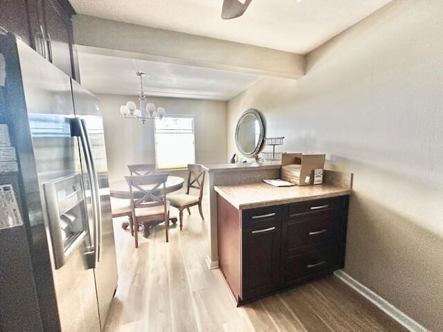 合同活跃: $119,000 (2 贝兹, 2 浴室, 916 平方英尺)