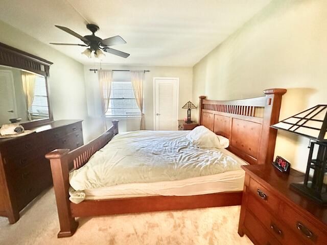 合同活跃: $119,000 (2 贝兹, 2 浴室, 916 平方英尺)