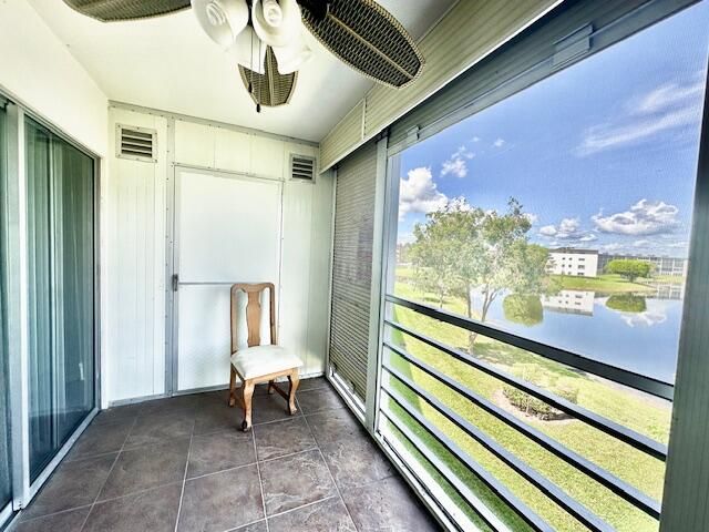 合同活跃: $119,000 (2 贝兹, 2 浴室, 916 平方英尺)