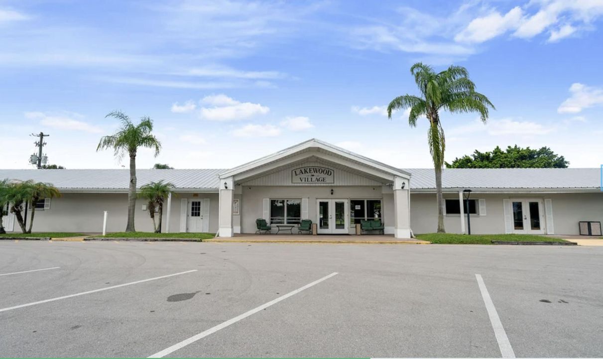 На продажу: $137,799 (3 спален, 2 ванн, 1100 Квадратных фут)