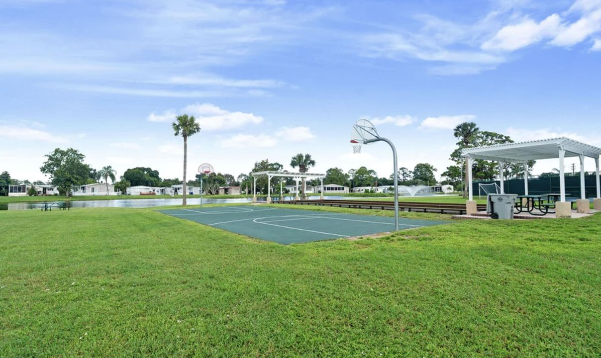 На продажу: $137,799 (3 спален, 2 ванн, 1100 Квадратных фут)