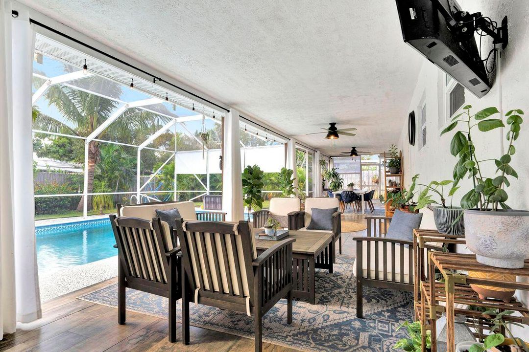 For Sale: $880,000 (3 beds, 3 baths, 1519 Square Feet)