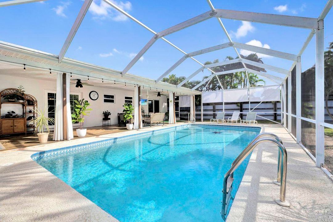 For Sale: $880,000 (3 beds, 3 baths, 1519 Square Feet)