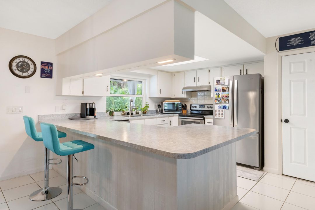 For Sale: $880,000 (3 beds, 3 baths, 1519 Square Feet)