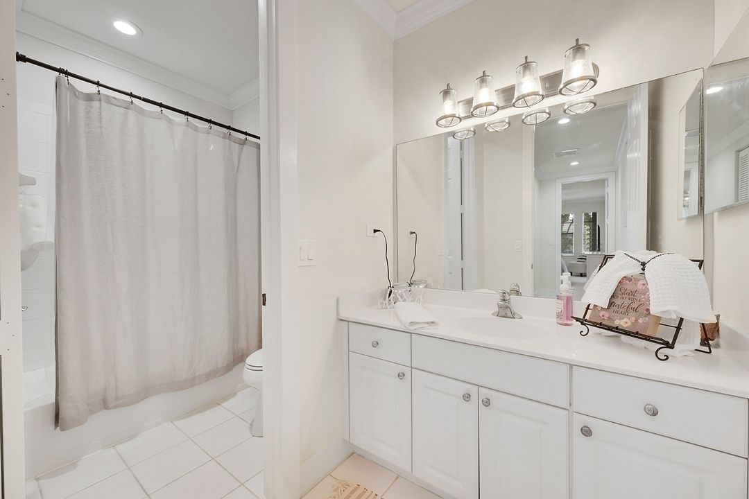 Activo con contrato: $4,000 (3 camas, 2 baños, 1478 Pies cuadrados)