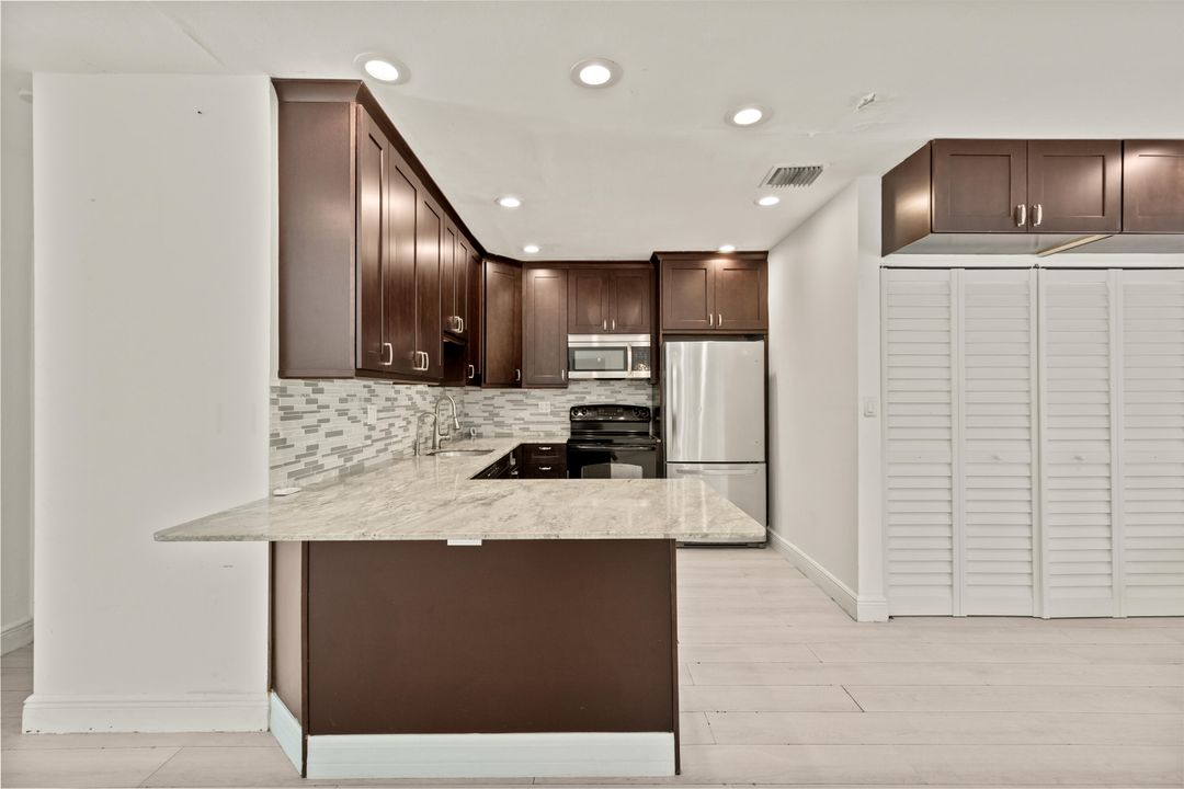 Activo con contrato: $675,000 (3 camas, 2 baños, 1355 Pies cuadrados)