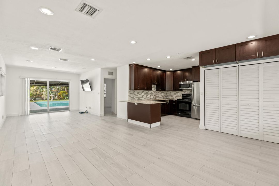 Activo con contrato: $675,000 (3 camas, 2 baños, 1355 Pies cuadrados)