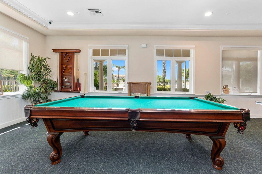 For Sale: $439,400 (2 beds, 2 baths, 1989 Square Feet)