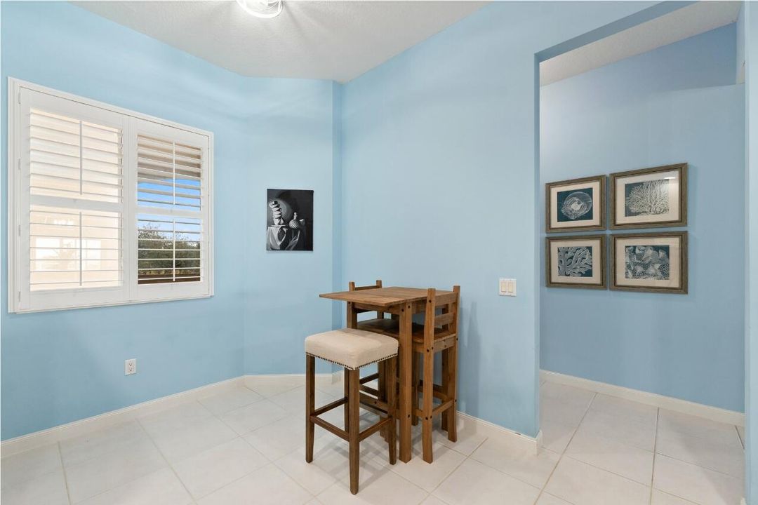For Sale: $439,400 (2 beds, 2 baths, 1989 Square Feet)