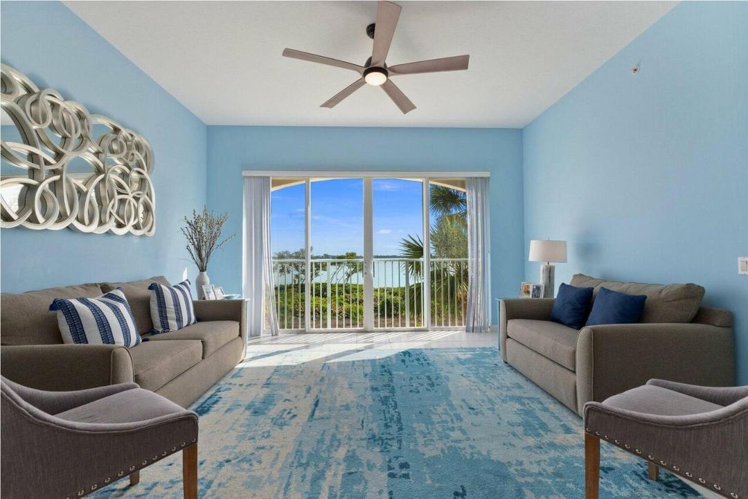 For Sale: $439,400 (2 beds, 2 baths, 1989 Square Feet)