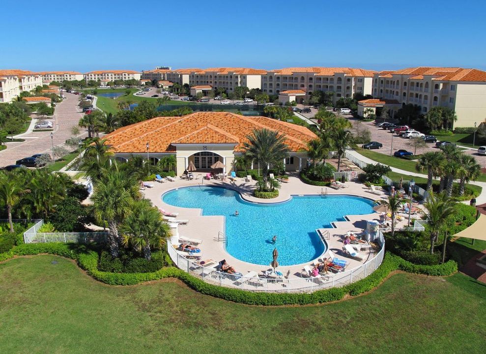 For Sale: $439,400 (2 beds, 2 baths, 1989 Square Feet)