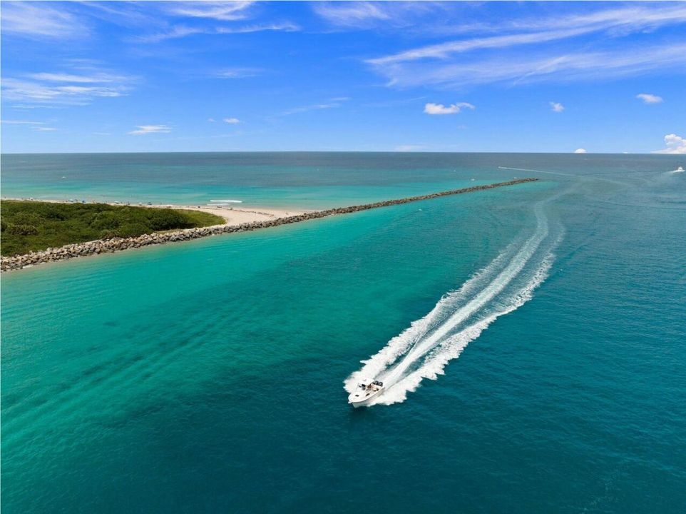 For Sale: $439,400 (2 beds, 2 baths, 1989 Square Feet)