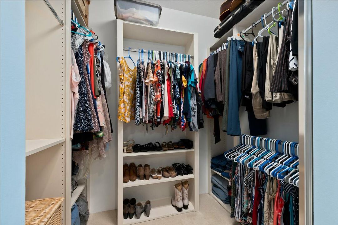 For Sale: $439,400 (2 beds, 2 baths, 1989 Square Feet)