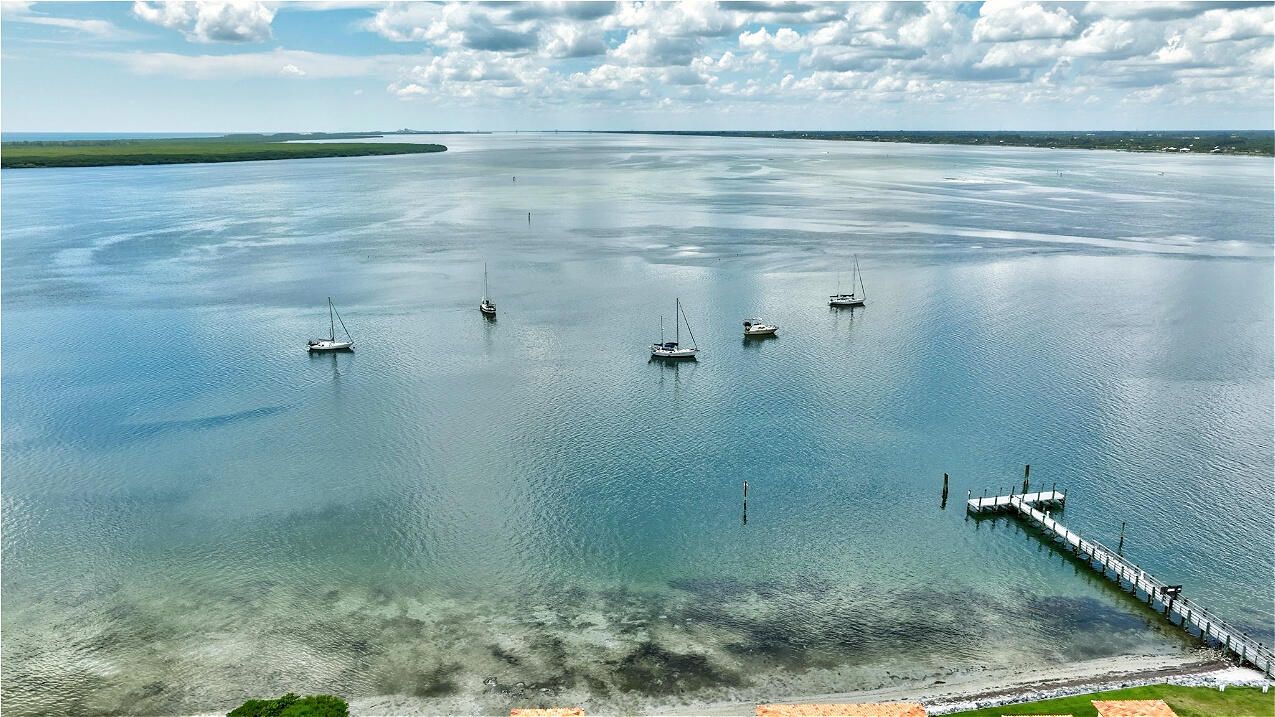 For Sale: $439,400 (2 beds, 2 baths, 1989 Square Feet)