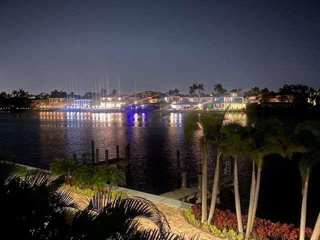 Под контрактом: $1,250,000 (2 спален, 2 ванн, 1452 Квадратных фут)