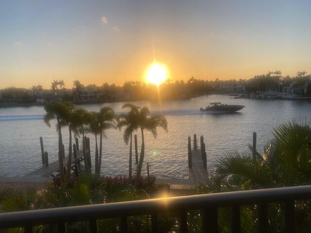 Под контрактом: $1,250,000 (2 спален, 2 ванн, 1452 Квадратных фут)