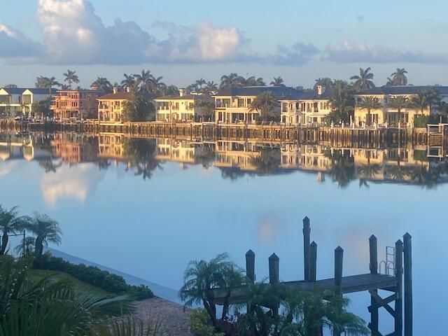 Под контрактом: $1,250,000 (2 спален, 2 ванн, 1452 Квадратных фут)