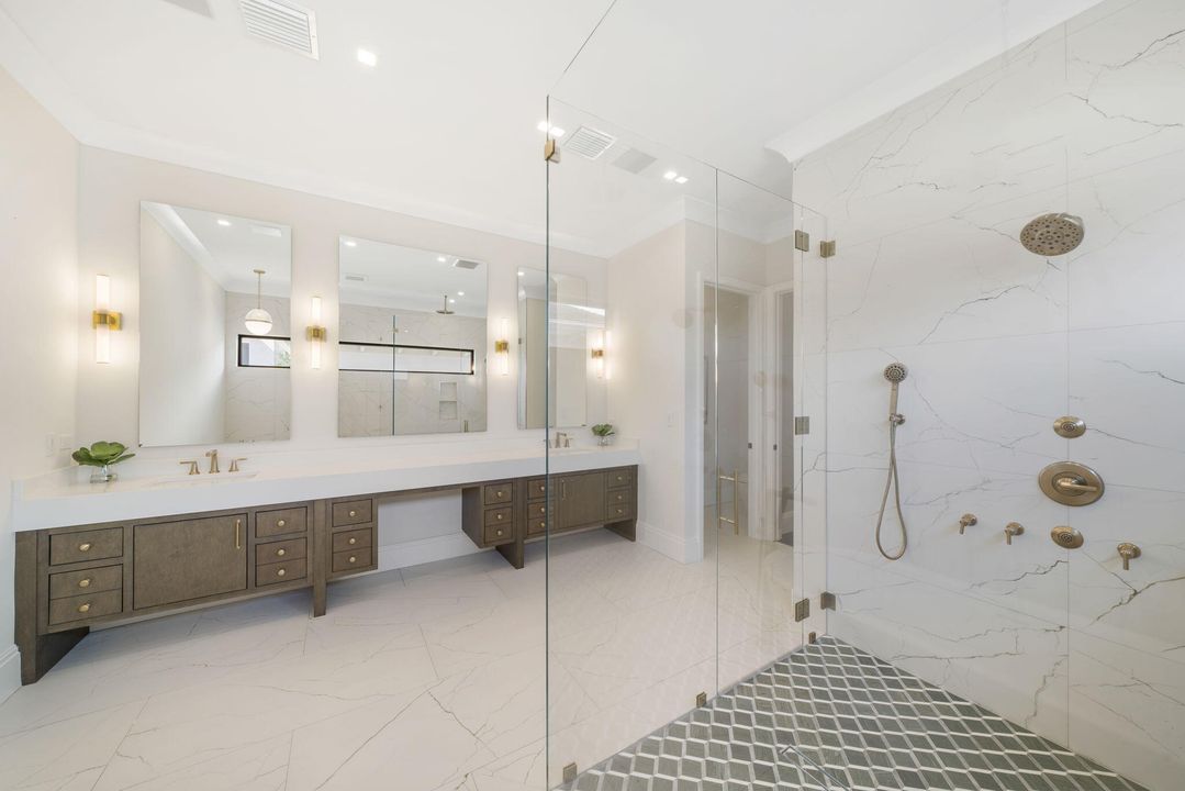 For Rent: $50,000 (5 beds, 4 baths, 4685 Square Feet)