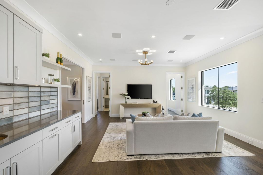 For Rent: $50,000 (5 beds, 4 baths, 4685 Square Feet)