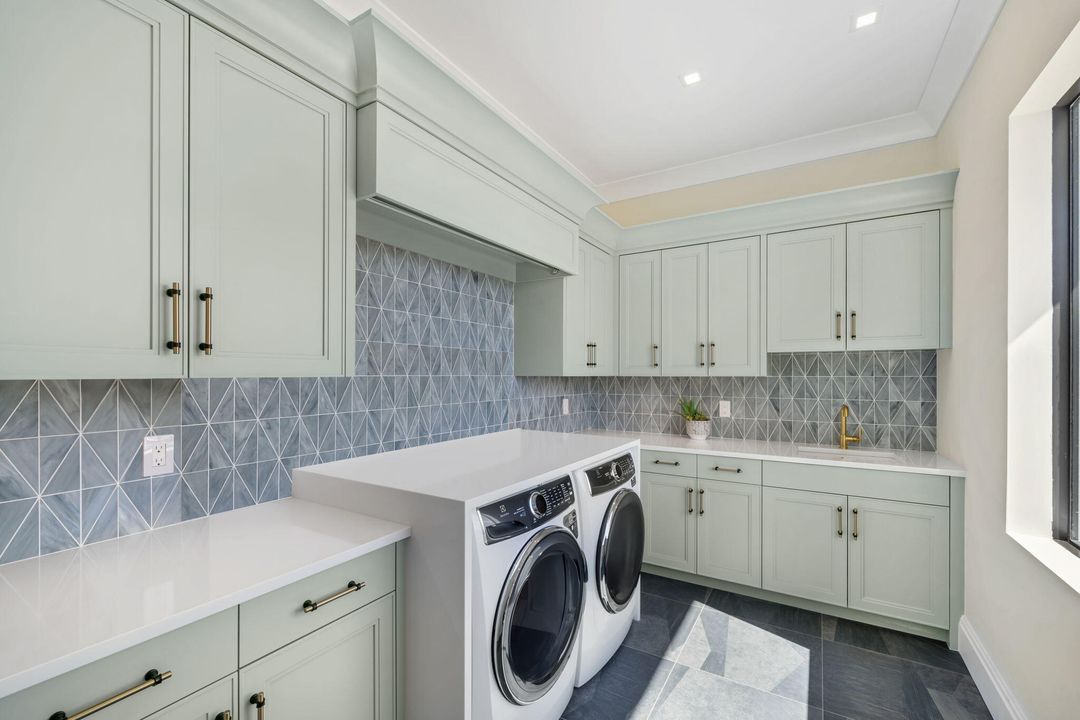 For Rent: $50,000 (5 beds, 4 baths, 4685 Square Feet)