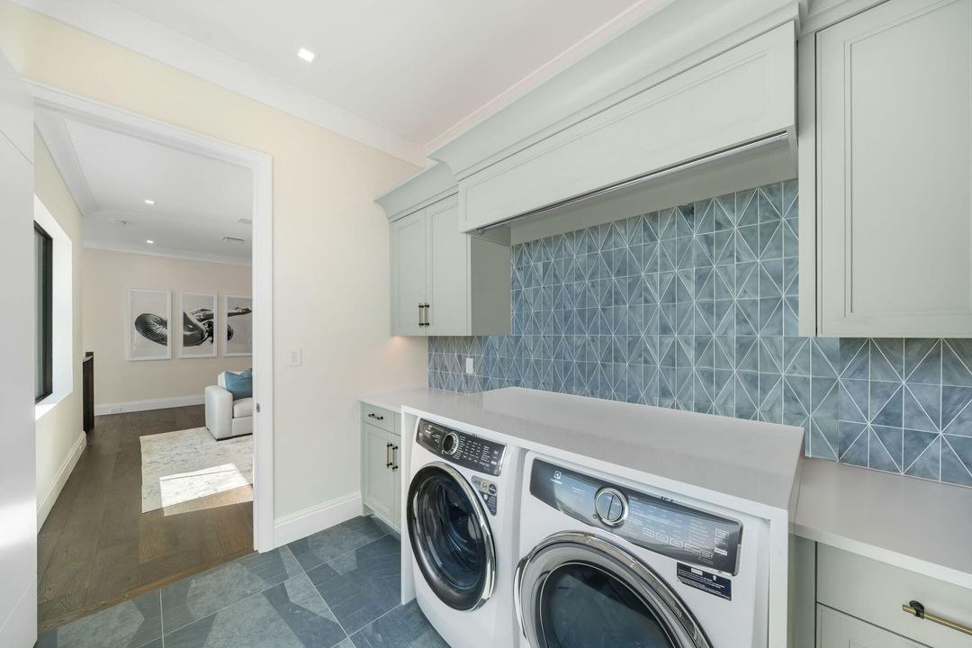 For Rent: $50,000 (5 beds, 4 baths, 4685 Square Feet)