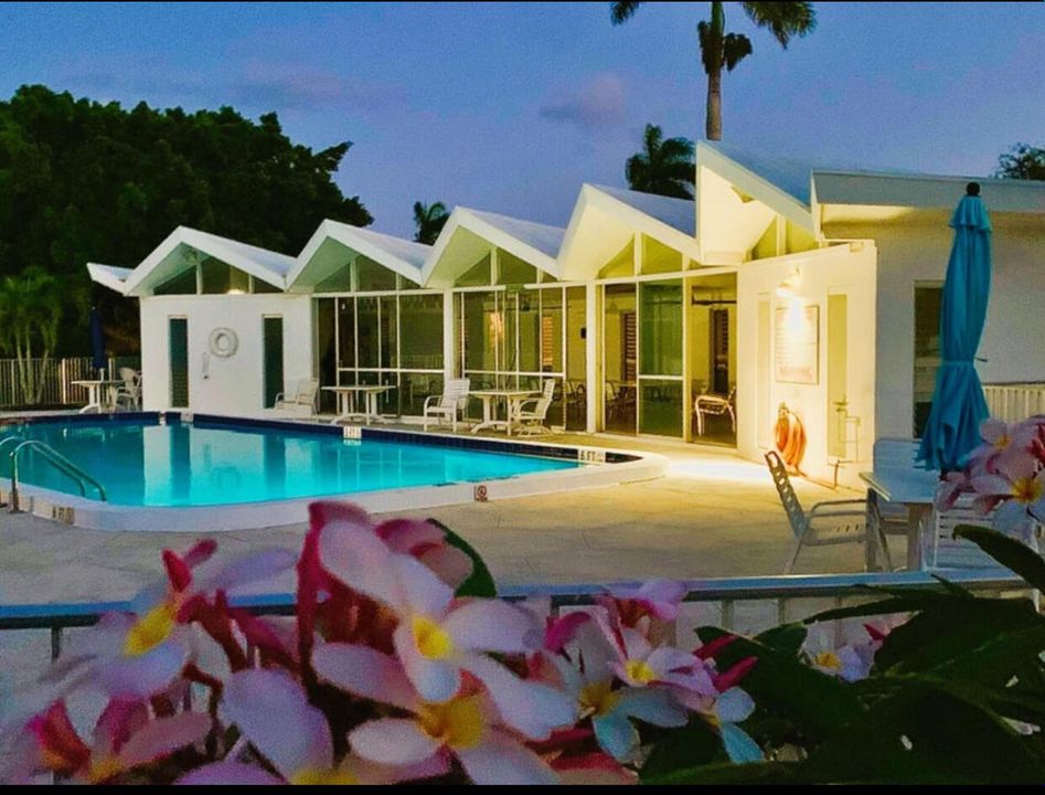 Activo con contrato: $299,999 (2 camas, 2 baños, 717 Pies cuadrados)