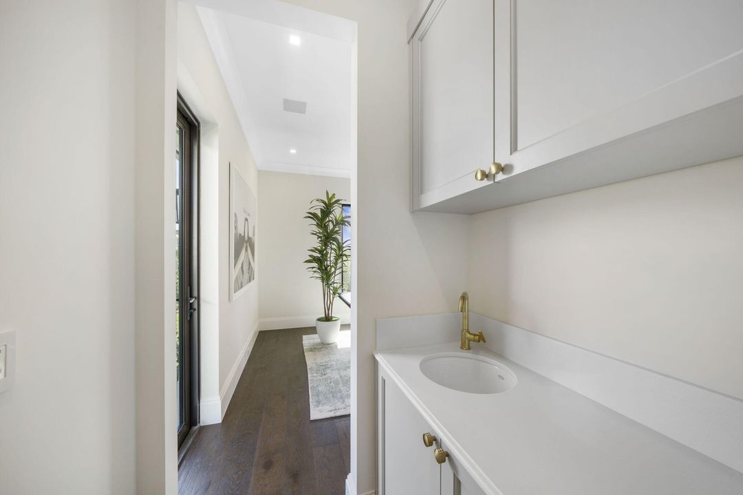 For Rent: $50,000 (5 beds, 4 baths, 4685 Square Feet)