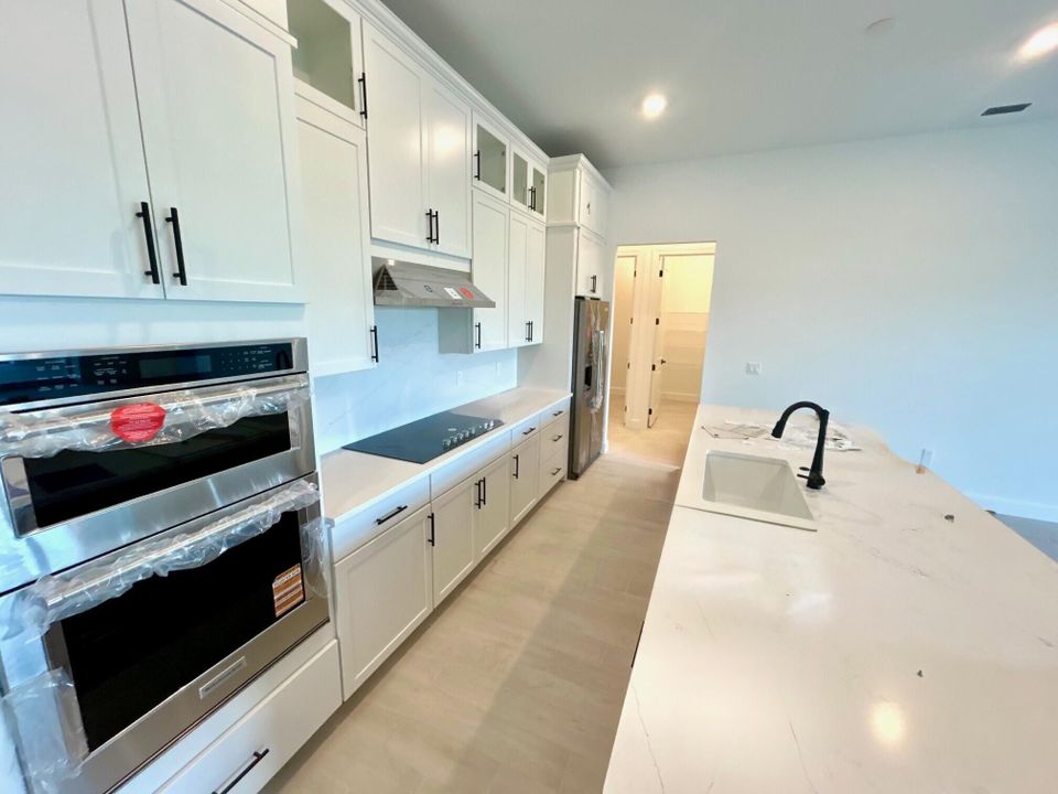 Active With Contract: $834,845 (4 beds, 3 baths, 2334 Square Feet)