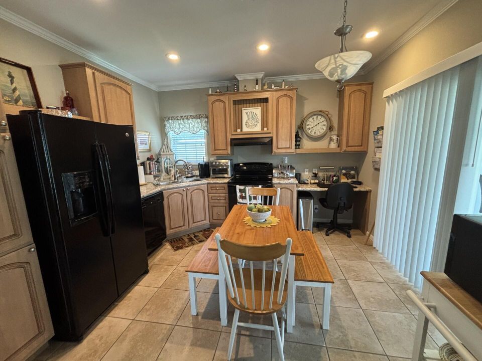 For Sale: $94,900 (2 beds, 2 baths, 1352 Square Feet)