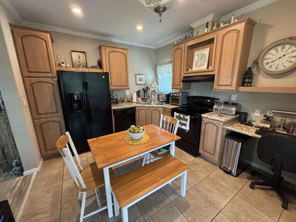 For Sale: $94,900 (2 beds, 2 baths, 1352 Square Feet)