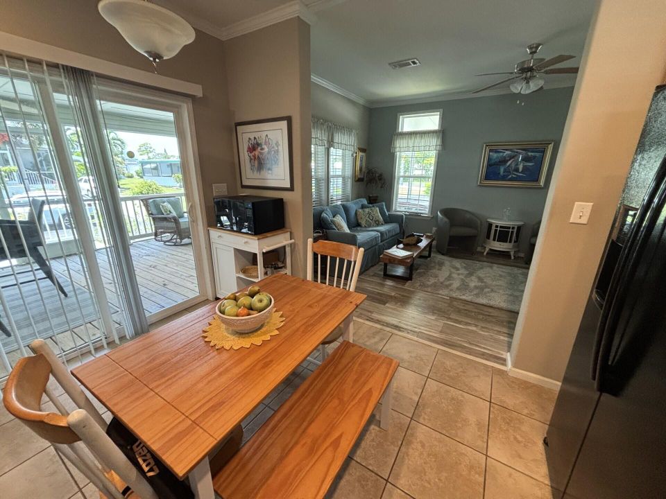 For Sale: $94,900 (2 beds, 2 baths, 1352 Square Feet)