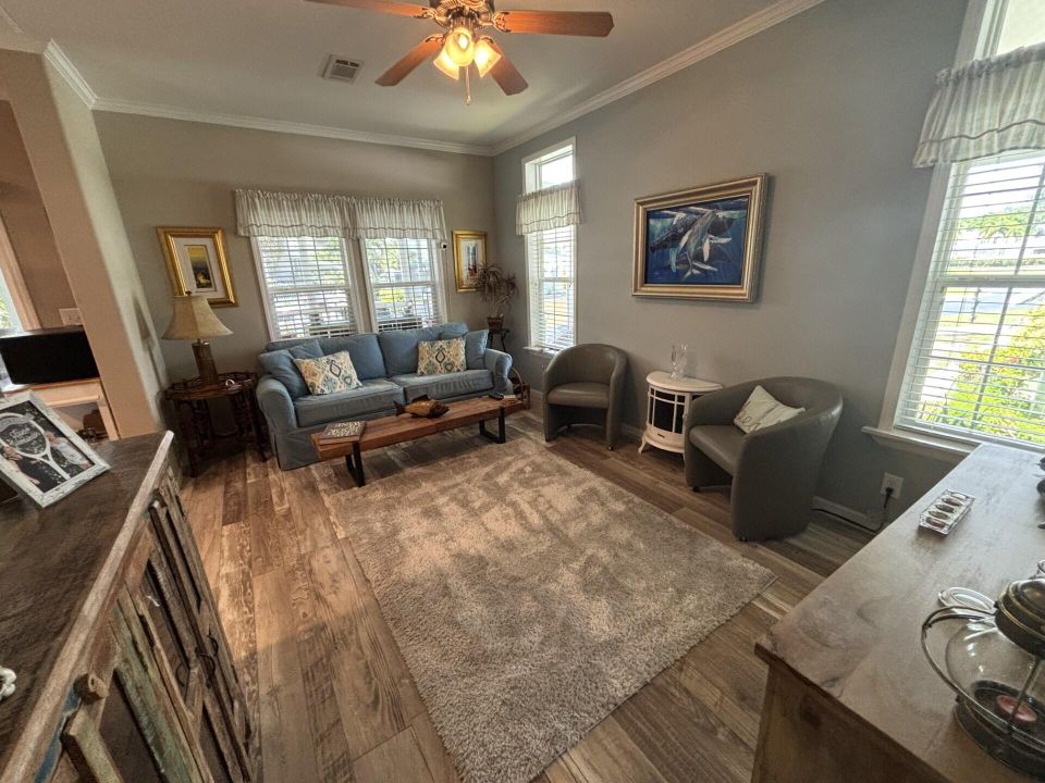 For Sale: $94,900 (2 beds, 2 baths, 1352 Square Feet)