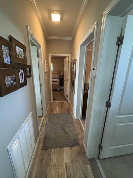 For Sale: $94,900 (2 beds, 2 baths, 1352 Square Feet)